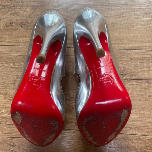 Size 8 louboutin heels - Picture 6 of 9